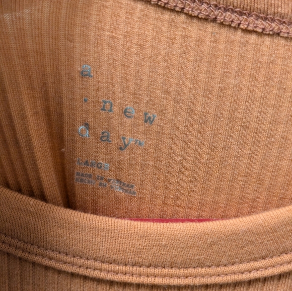 Orange cream basic top - Picture 3 of 3